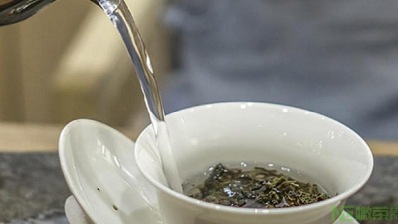 泡绿茶水温最好多少度？