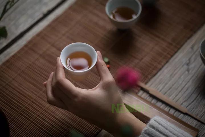 喝茶要适量 一个人每天应该喝多少茶